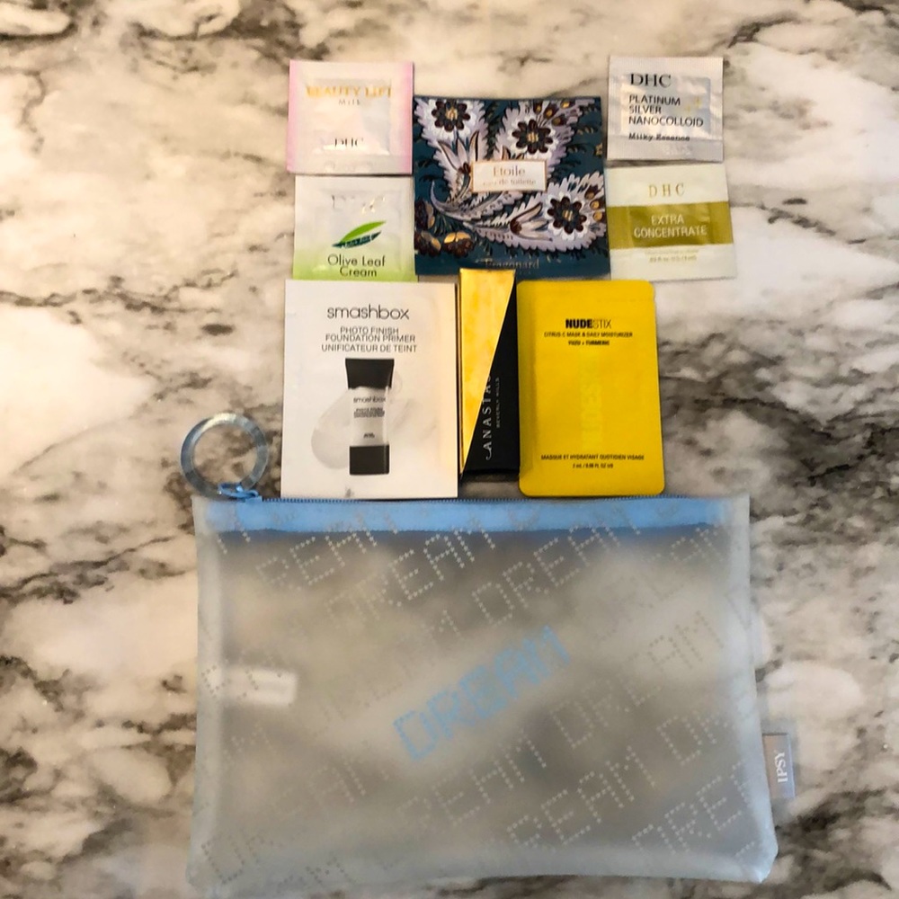 New make up bag w/7 packet samples & deluxe sample